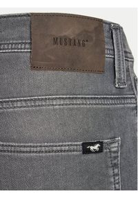 Mustang Szorty jeansowe Chicago 1014890 Szary Regular Fit. Kolor: szary. Materiał: bawełna