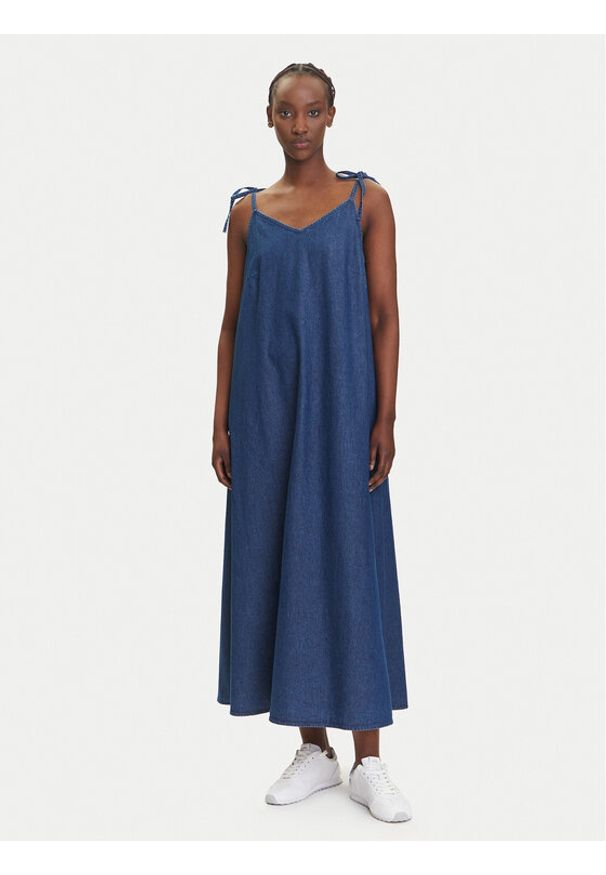 Pieces Sukienka jeansowa Tenim 17157940 Granatowy Loose Fit. Kolor: niebieski. Materiał: bawełna
