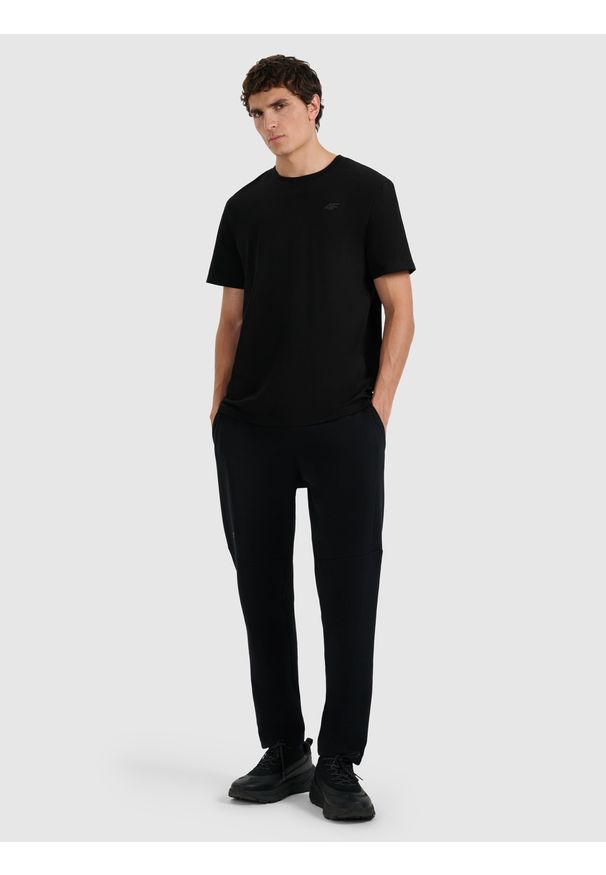 4f - 4F T-shirt regular gładki męski - czarny S. Okazja: na co dzień. Kolor: czarny. Materiał: materiał, bawełna. Wzór: gładki. Styl: casual