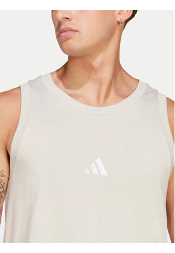 Adidas - adidas Tank top Essentials Small Logo IN6177 Beżowy Regular Fit. Kolor: beżowy. Materiał: bawełna