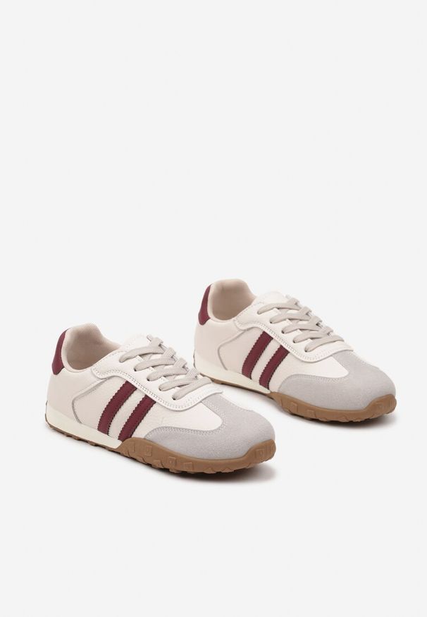 Renee - Beżowo-Bordowe Sneakersy z Ozdobnymi Paskami Atompia. Okazja: na co dzień. Zapięcie: pasek. Kolor: beżowy. Materiał: jeans
