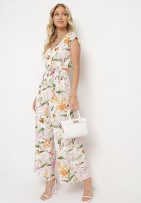 Born2be - Jasnoróżowy Kombinezon Arola. Kolor: różowy. Materiał: materiał, tkanina. Długość rękawa: na ramiączkach. Długość: długie. Wzór: aplikacja #6