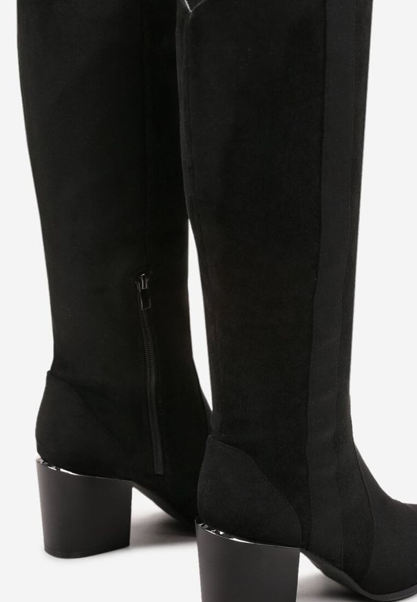 Born2be - Czarne Kozaki Kowbojki z Imitacji Zamszu na Słupku z Metalicznym Noskiem Freija. Okazja: na co dzień, na spotkanie biznesowe. Kolor: czarny. Materiał: zamsz. Obcas: na słupku. Styl: biznesowy, casual, elegancki