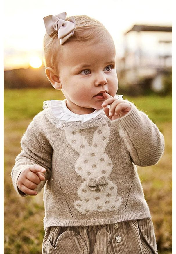 Mayoral Sweter dziecięcy kolor beżowy lekki. Kolor: beżowy. Materiał: dzianina. Długość: krótkie