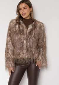Born2be - Brązowa Futrzana Kurtka z Cieniowanym Wzorem Tusvella. Okazja: na co dzień. Kolor: brązowy. Materiał: futro. Styl: klasyczny, casual #1