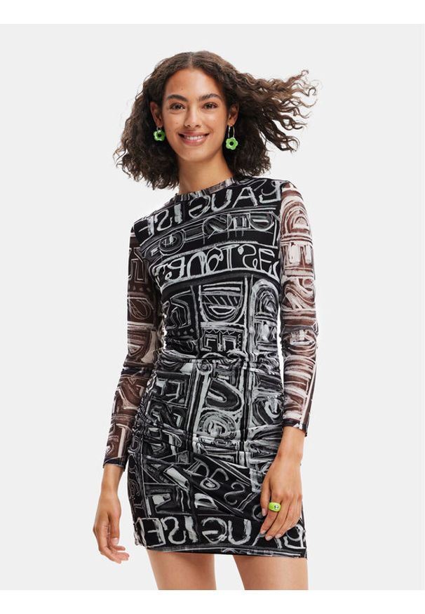 Desigual Sukienka codzienna 23SWVK23 Szary Slim Fit. Okazja: na co dzień. Kolor: szary. Materiał: syntetyk. Typ sukienki: proste. Styl: casual