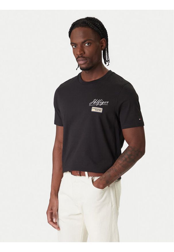 TOMMY HILFIGER - Tommy Hilfiger T-Shirt Modern Ath Graphic MW0MW41471 Czarny Regular Fit. Kolor: czarny. Materiał: bawełna
