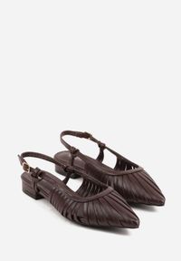 Born2be - Brązowe Sandały na Płaskiej Podeszwie Ozdobione Wycięciami Auraly. Okazja: na co dzień. Zapięcie: sprzączka. Kolor: brązowy. Wzór: aplikacja. Obcas: na płaskiej podeszwie. Styl: casual, elegancki #6