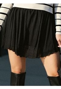 Sinsay - Spódnica mini ze strukturalnej dzianiny - czarny. Kolor: czarny. Materiał: dzianina #1