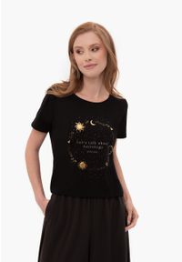 Volcano - Bawełniana koszulka T-ASTRO. Okazja: na co dzień. Kolor: czarny. Materiał: bawełna. Długość rękawa: krótki rękaw. Długość: krótkie. Wzór: nadruk. Styl: casual #1