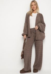 Born2be - Jasnobrązowy Nietoperzowy Kardigan Bez Zapięć z Domieszką Wełny i Wiskozy Rallisa. Okazja: na co dzień. Kolor: brązowy. Materiał: wełna, wiskoza. Wzór: gładki. Styl: casual #3