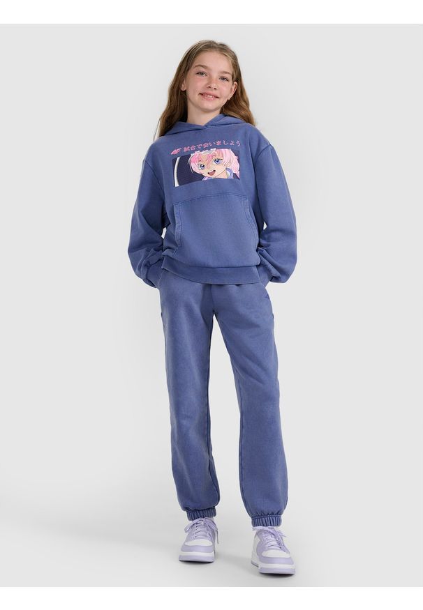 4f - 4F Bluza dresowa nierozpinana z kapturem dziewczęca - niebieska 164 (13-14 lat). Okazja: na uczelnię, na co dzień, na spacer. Typ kołnierza: kaptur. Kolor: niebieski. Materiał: dresówka. Wzór: ze splotem, gładki. Sezon: lato. Styl: elegancki, sportowy, casual