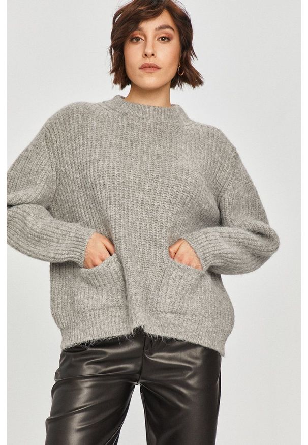 Answear Lab - Sweter z domieszką wełny. Kolor: szary. Materiał: wełna. Długość rękawa: długi rękaw. Długość: długie. Styl: wakacyjny