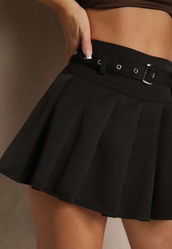 Renee - Czarne Spódnico Szorty w Stylu Preppy z Plisami Low Waist Romista. Okazja: na co dzień. Kolor: czarny. Styl: klasyczny, elegancki, casual