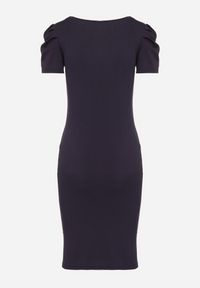 Born2be - Granatowa Sukienka o Dopasowanym Kroju z Bufiastymi Rękawami Aravitia. Okazja: na co dzień. Kolor: niebieski. Typ sukienki: proste, dopasowane. Styl: casual #4