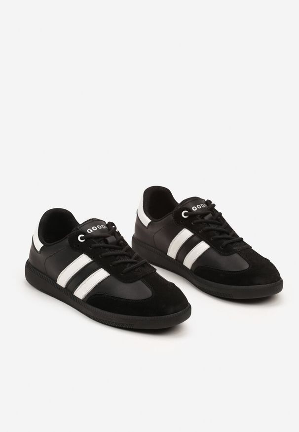 Born2be - Czarne Płaskie Skórzane Sneakersy Ozdobione Paskami Navilen. Okazja: na co dzień. Zapięcie: pasek. Kolor: czarny. Materiał: skóra. Wzór: aplikacja. Obcas: na obcasie. Wysokość obcasa: niski