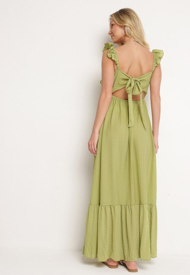 Born2be - Zielona Sukienka na Ramiączkach z Falbankami i Gumką w Talii z Wiązaniem na Plecach Tiolla. Typ kołnierza: kołnierz z falbankami. Kolor: zielony. Długość rękawa: na ramiączkach. Styl: klasyczny, wizytowy, elegancki