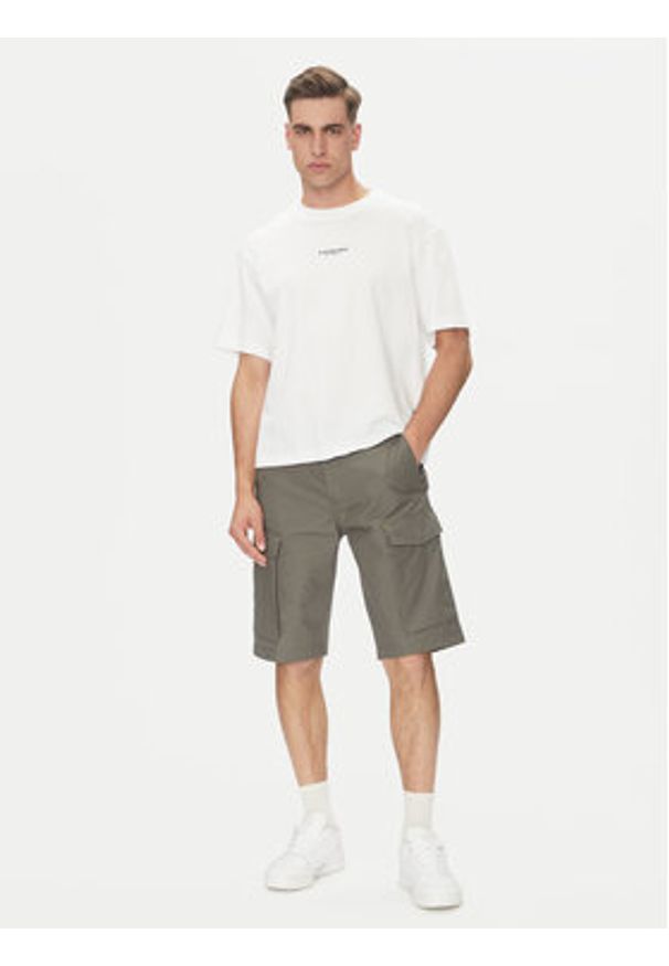 G-Star RAW - G-Star Raw Szorty materiałowe Core D26220-C973 Szary Regular Fit. Kolor: szary. Materiał: bawełna