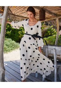 BY CABO - Kremowa sukienka w grochy Sardinia. Kolor: czarny. Materiał: wiskoza. Wzór: grochy. Długość: maxi