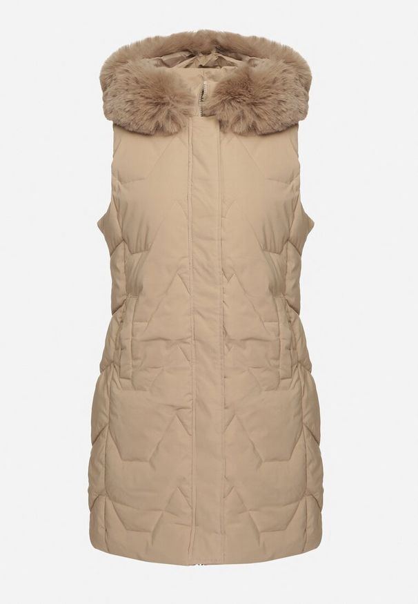 Born2be - Beżowa Kamizelka Pikowana z Futerkiem i Kapturem Innarella. Okazja: do pracy, na co dzień. Kolor: beżowy. Materiał: futro. Styl: elegancki, casual