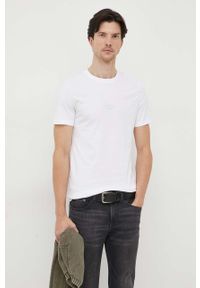 Guess t-shirt bawełniany kolor biały z aplikacją. Kolor: biały. Materiał: bawełna. Wzór: aplikacja. Styl: klasyczny