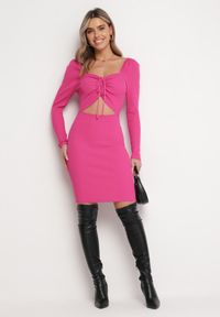 Born2be - Fuksjowa Sukienka Mini z Prążkowanego Materiału z Wycięciem i Wiązaniem Cerdosja. Kolor: różowy. Materiał: materiał, prążkowany. Długość: mini #4
