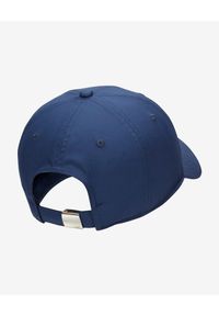 Czapka z daszkiem Nike Dri-Fit Club Unstructured Metal Swoosh. Kolor: niebieski. Styl: sportowy
