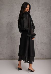 Renee - Czarna Rozkloszowana Sukienka Wieczorowa z Szyfonowej Tkaniny Amanna. Kolor: czarny. Materiał: szyfon, tkanina. Wzór: aplikacja. Typ sukienki: rozkloszowane. Styl: wizytowy #7