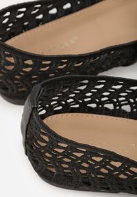 Renee - Czarne Balerinki Mary Jane z Ażurową Cholewką Imitującą Plecionkę Timina. Zapięcie: bez zapięcia. Kolor: czarny. Szerokość cholewki: normalna. Wzór: ażurowy. Sezon: wiosna. Styl: boho #3