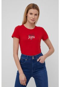 Tommy Jeans T-shirt damski kolor czerwony. Okazja: na co dzień. Kolor: czerwony. Materiał: dzianina, bawełna. Wzór: nadruk. Styl: casual