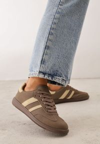 Born2be - Jasnobrązowe Płaskie Sneakersy Ozdobione Paskami Glaria. Okazja: na co dzień. Zapięcie: pasek. Kolor: beżowy. Materiał: jeans. Wzór: aplikacja #1