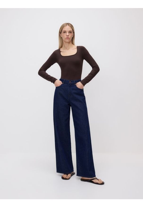 Reserved - Body z lyocellem - ciemnobrązowy. Kolor: brązowy. Materiał: dzianina