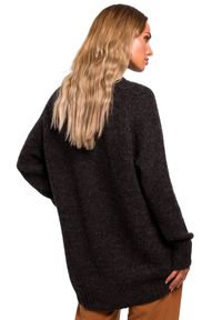 Polskie swetry - Sweter damski oversize asymetryczny sweter z wełną szary grafitowy. Okazja: na co dzień, na spacer, do pracy. Kolor: szary. Materiał: wełna. Długość rękawa: długi rękaw. Długość: krótkie. Sezon: jesień, zima. Styl: casual, klasyczny, elegancki #2