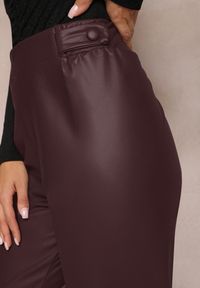 Renee - Ciemnofioletowe Spodnie Standard z Imitacji Skóry Tamran. Kolor: fioletowy. Materiał: skóra ekologiczna #3