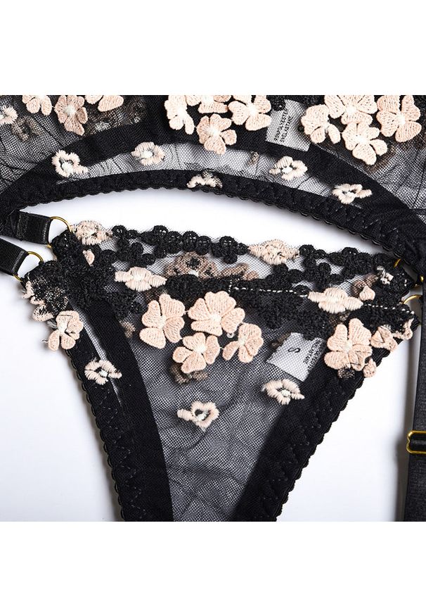 Intica - Komplet bielizny z kwiatowym haftem elegancki i wygodny Changok. Kolor: czarny. Materiał: tkanina. Wzór: kwiaty, haft