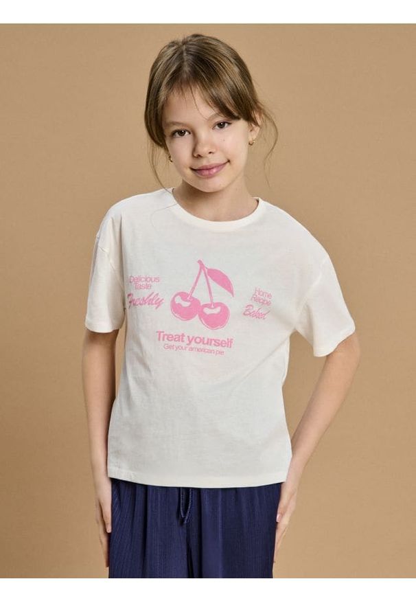 Sinsay - Koszulka - kremowy. Kolor: kremowy