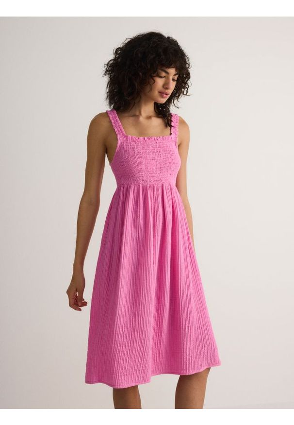 Reserved - Muślinowa sukienka mini na ramiączkach - różowy. Kolor: różowy. Materiał: bawełna. Długość rękawa: na ramiączkach. Długość: mini