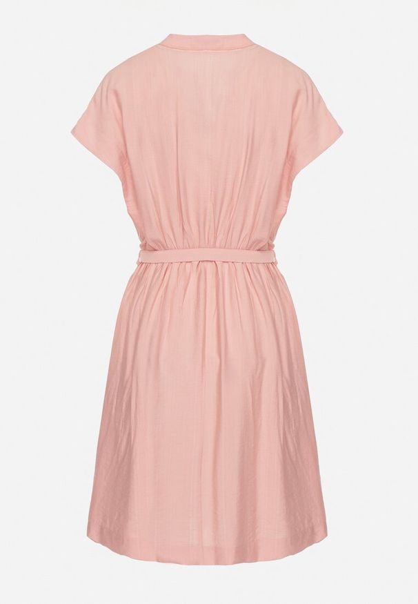 Born2be - Różowa Sukienka z Wiskozy o Rozkloszowanym Kroju z Paskiem Sepina. Okazja: na co dzień. Typ kołnierza: dekolt w serek. Kolor: różowy. Materiał: wiskoza. Długość rękawa: krótki rękaw. Wzór: aplikacja. Sezon: lato. Styl: casual, elegancki, klasyczny