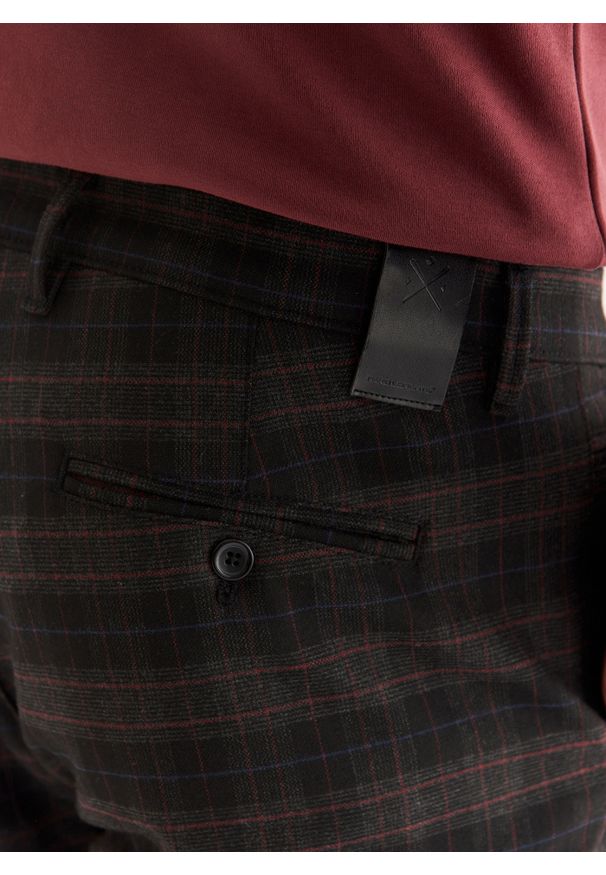 Pako Lorente - PAKO LORENTE – Casualowe męskie spodnie w kratę P22WF-WX-002-C-0. Okazja: na co dzień. Materiał: poliester, elastan, wiskoza. Styl: casual