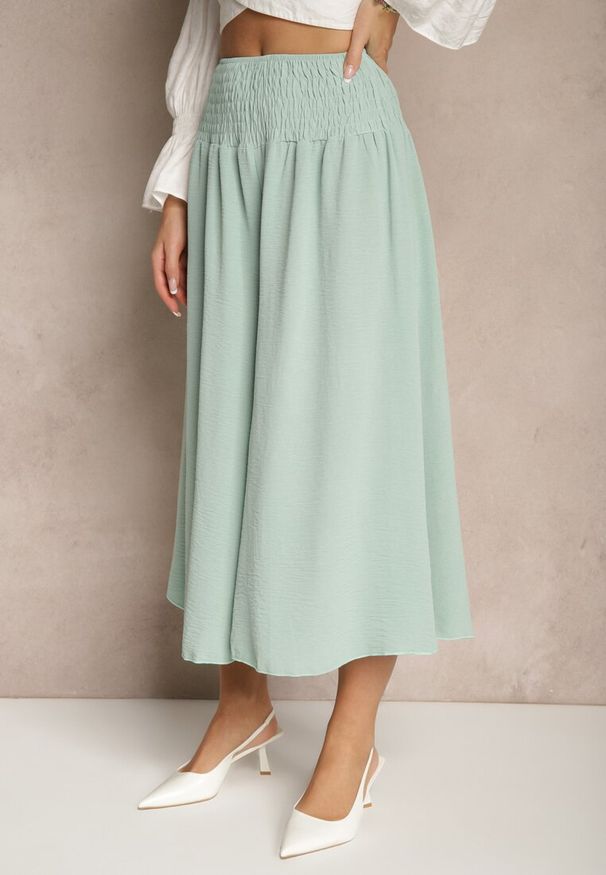Renee - Jasnozielone Spodnie Typu Kuloty High Waist o Szerokim Kroju z Marszczeniem Araliannis. Okazja: na co dzień. Stan: podwyższony. Kolor: zielony. Styl: elegancki, klasyczny, casual