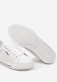 Renee - Białe Sznurowane Sneakersy z Ekoskóry Zdobione Perforacją Starani. Okazja: do pracy, na spotkanie biznesowe. Kolor: biały. Materiał: jeans. Wzór: aplikacja #4