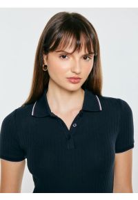 Big-Star - koszulka damska polo z kontrastowym wykończeniem granatowa sessa 403. Okazja: na co dzień. Typ kołnierza: polo. Kolor: niebieski. Materiał: jeans, dzianina, bawełna, prążkowany, elastan. Wzór: ze splotem. Styl: casual, klasyczny #3