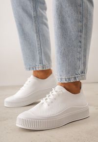Born2be - Białe Siateczkowe Trampki na Tłoczonej Podeszwie Eezore. Kolor: biały. Materiał: jeans. Obcas: na obcasie. Wysokość obcasa: niski #4