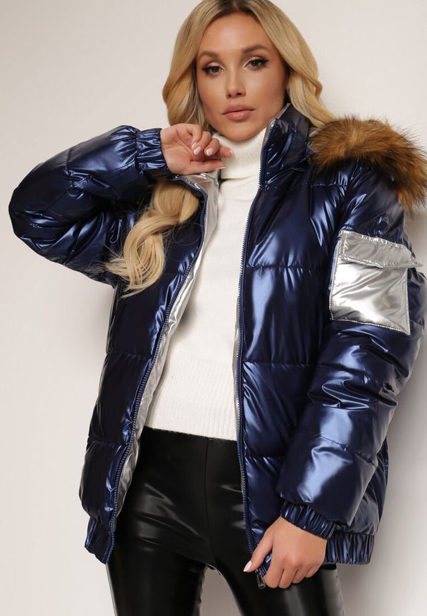 Renee - Granatowa Kurtka Actynome. Kolor: niebieski. Materiał: futro. Styl: klasyczny