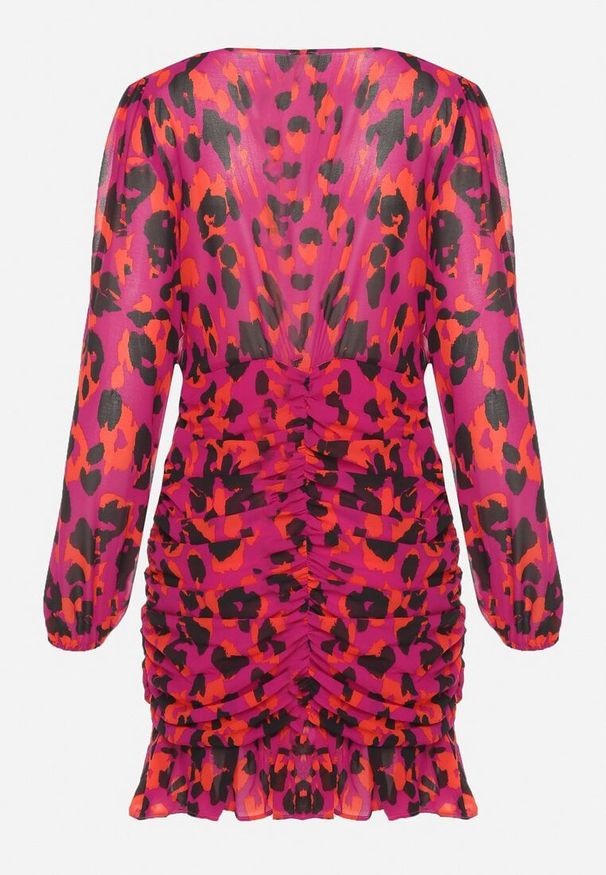 Born2be - Czerwona Panterkowa Kopertowa Sukienka Ozdobiona Marszczeniem i Falbaną Valentica. Okazja: na spacer. Typ kołnierza: dekolt w kształcie V. Kolor: czerwony. Długość rękawa: długi rękaw. Wzór: aplikacja. Sezon: jesień. Typ sukienki: kopertowe. Styl: elegancki, klasyczny