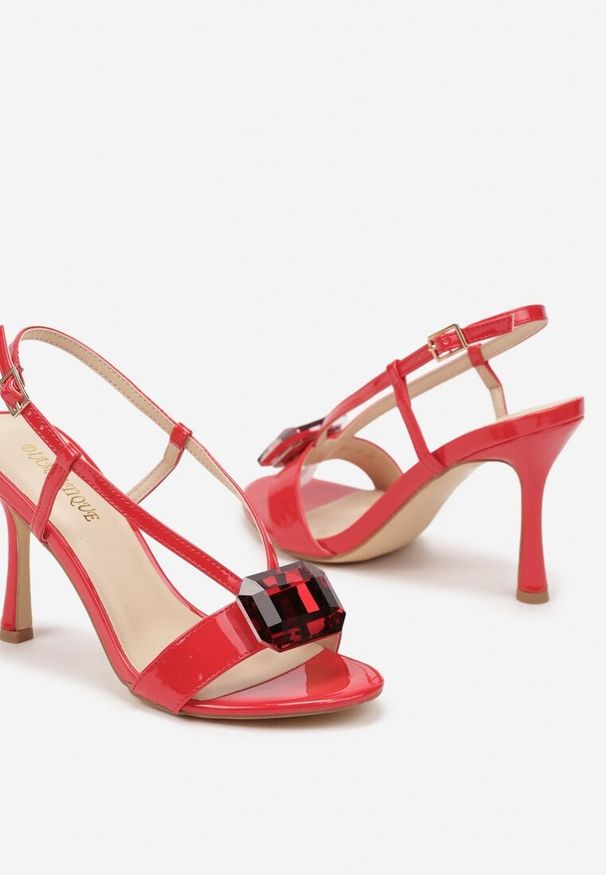 Renee - Czerwone Eleganckie Sandały na Obcasie z Ozdobnym Kamieniem i Paskami Aridwenna. Zapięcie: pasek. Kolor: czerwony. Obcas: na obcasie. Styl: elegancki. Wysokość obcasa: średni