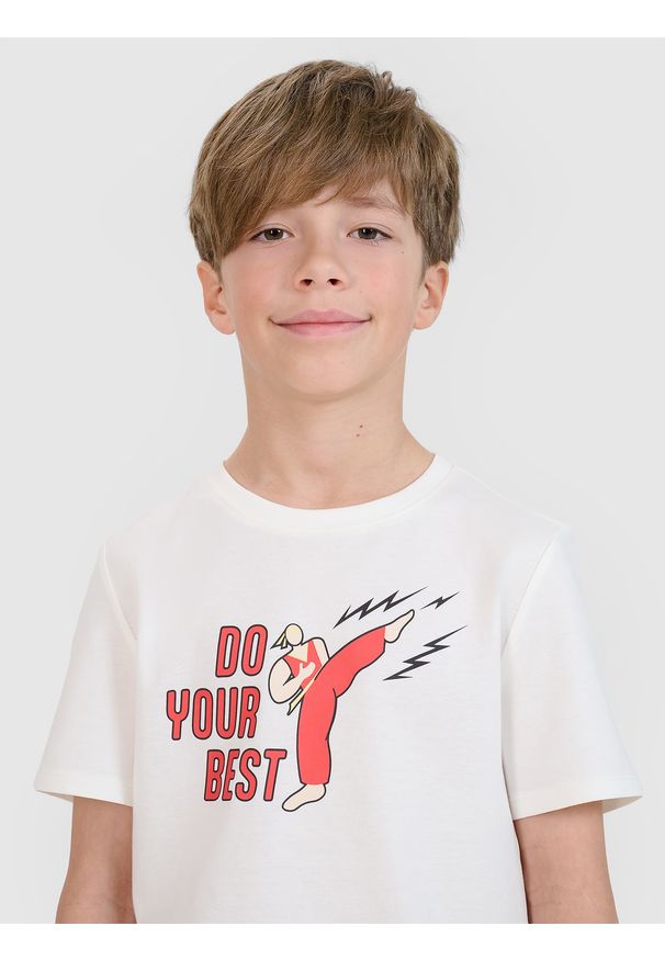 4f - 4F T-shirt regular z nadrukiem chłopięcy - biały 152 (11-12 lat). Okazja: na co dzień. Kolor: biały. Materiał: bawełna, dzianina, jersey. Długość rękawa: krótki rękaw. Długość: krótkie. Wzór: nadruk. Sezon: lato. Styl: klasyczny, casual, sportowy