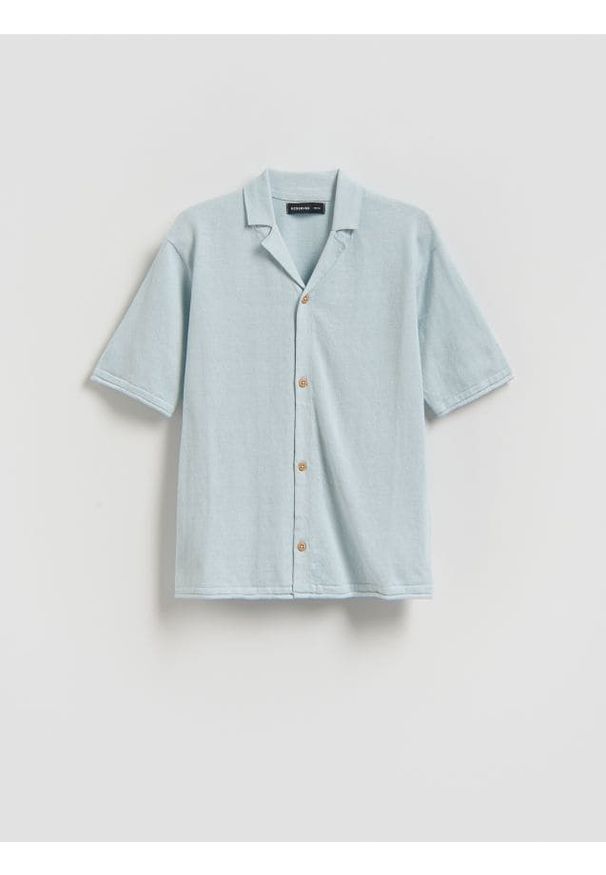 Reserved - Sweter z kołnierzykiem - jasnoniebieski. Kolor: niebieski. Materiał: dzianina, bawełna