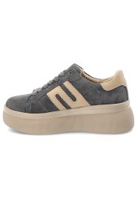Sneakersy damskie Filippo, wykonane ze skóry naturalnej i skóry zamszowej sznurowane na wysokiej platformie, szare, DP7175/26 GR. Okazja: na co dzień. Kolor: szary. Materiał: skóra, zamsz. Szerokość cholewki: normalna. Obcas: na platformie. Styl: casual, klasyczny, elegancki #5