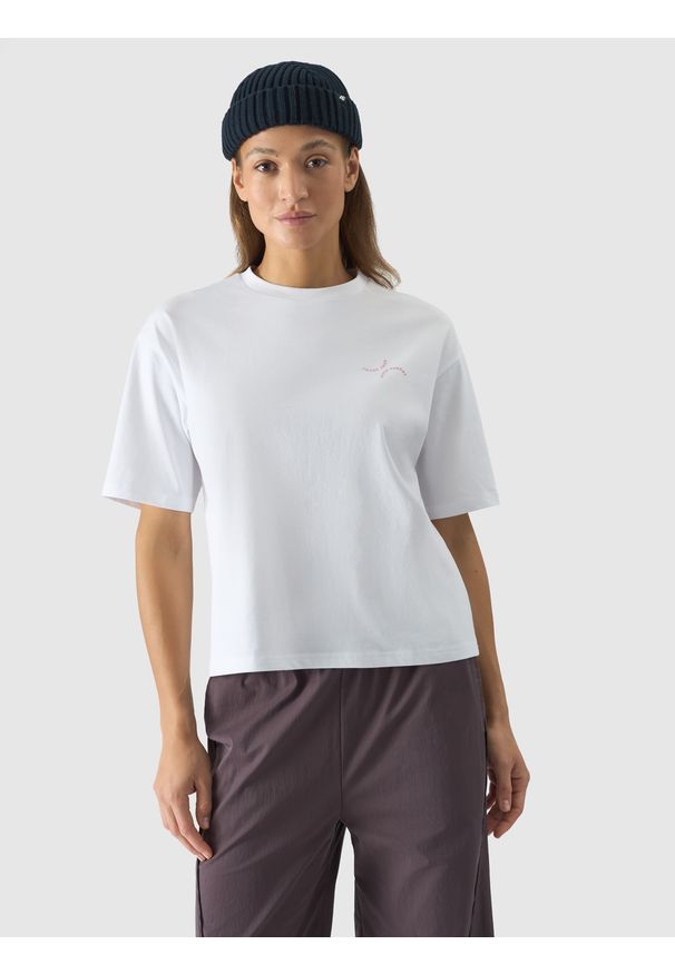 4f - T-shirt oversize z nadrukiem damski - biały. Okazja: na co dzień. Kolor: biały. Materiał: bawełna, dzianina, jersey. Wzór: nadruk. Styl: casual, klasyczny, sportowy